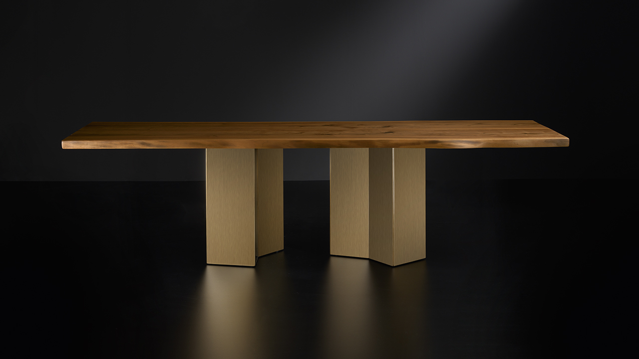 Vero Table with Esa metal and wood legs