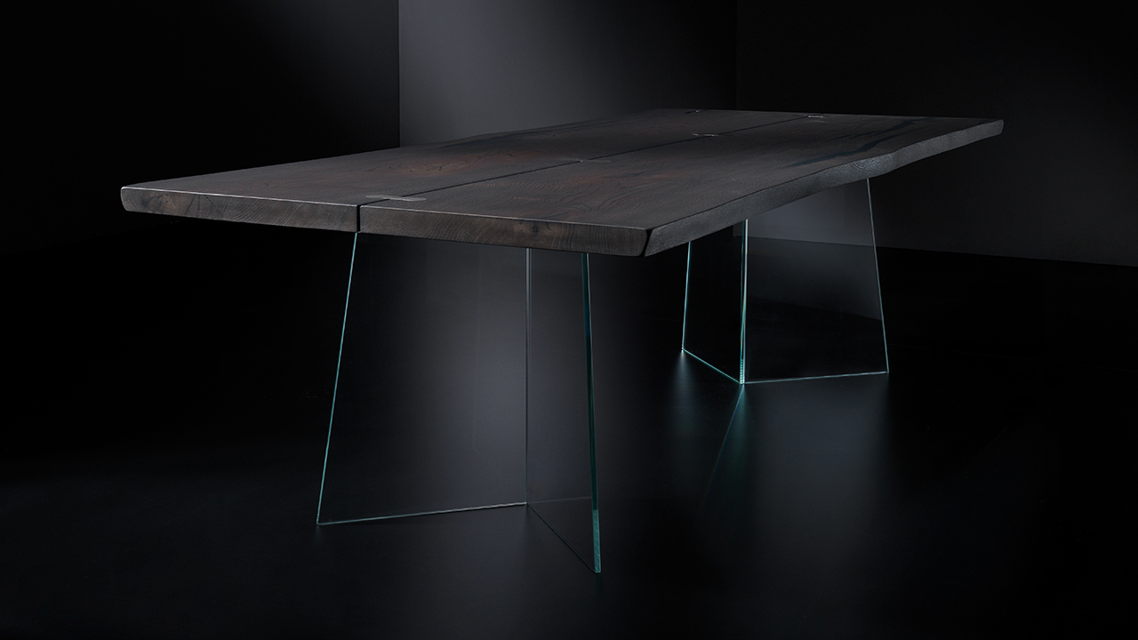 Vero Table with V-Glass leg