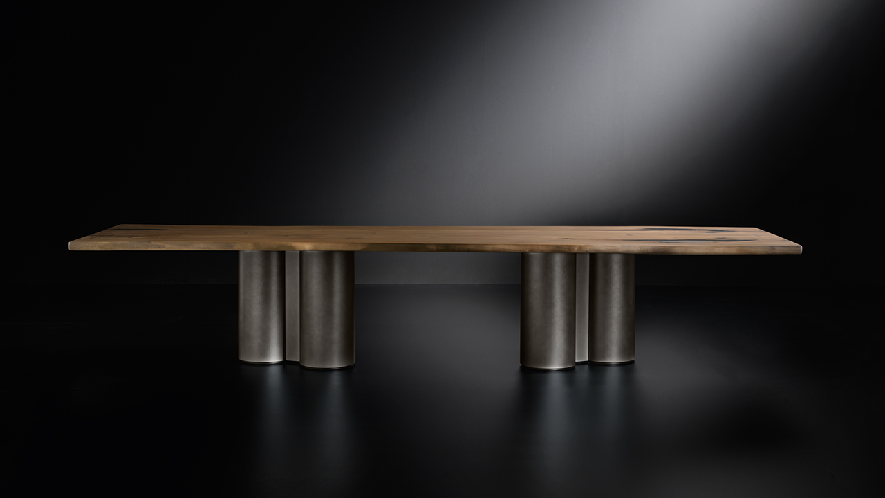 Vero Table with Pila metal legs