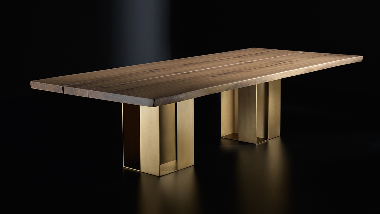 Vero Table with Cubica metal legs